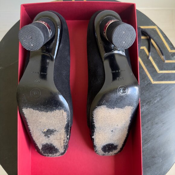 Chanel Suede Pump with Strip Detail - Picture 4 of 4